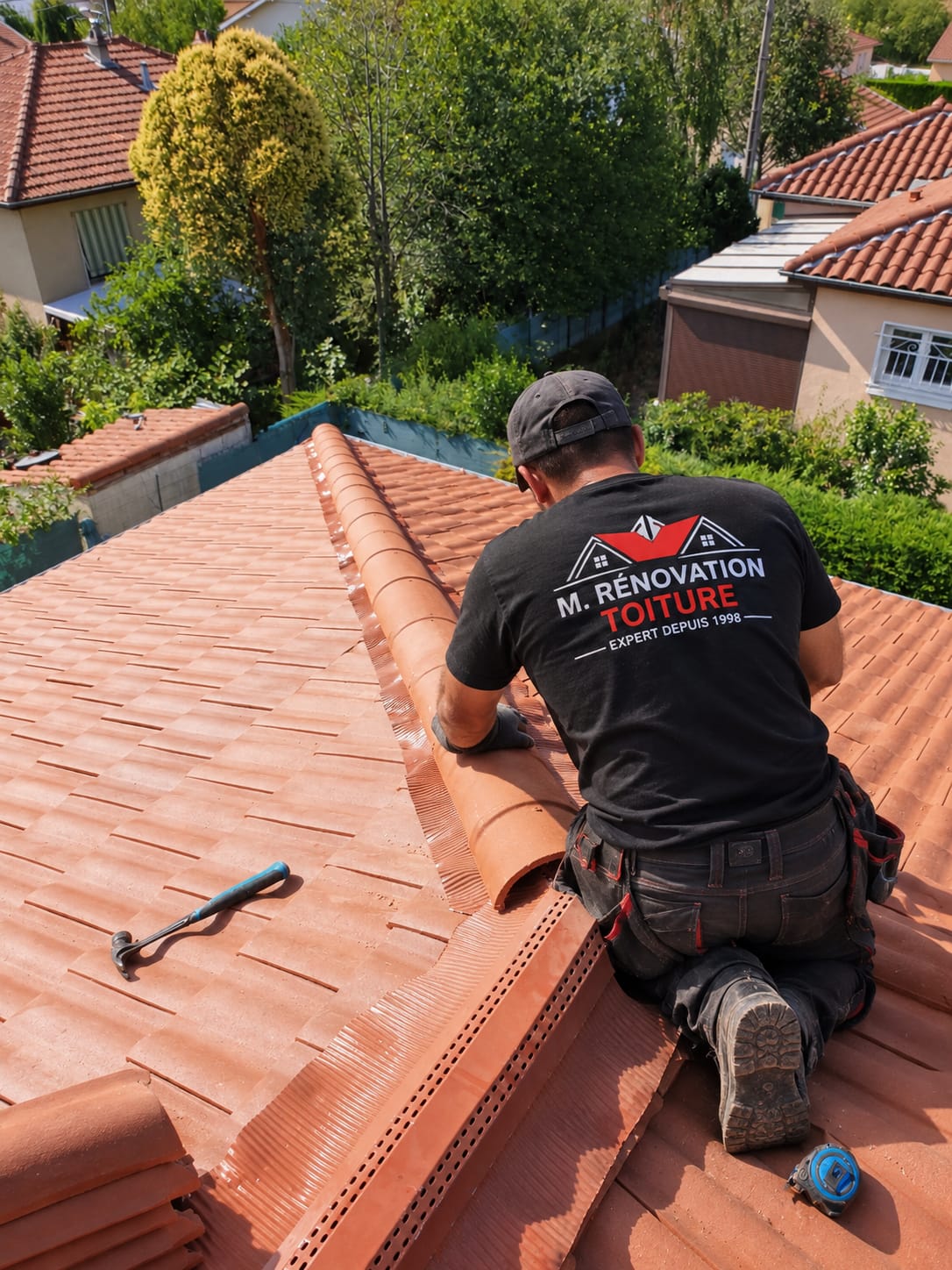 Gros plan sur une toiture nécessitant des travaux d'étanchéité