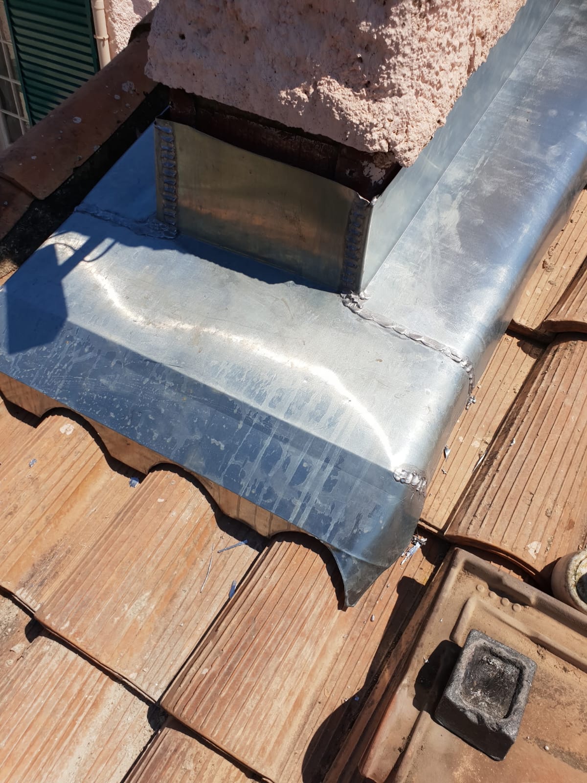 Façade et toiture en brique avec zinguerie neuve